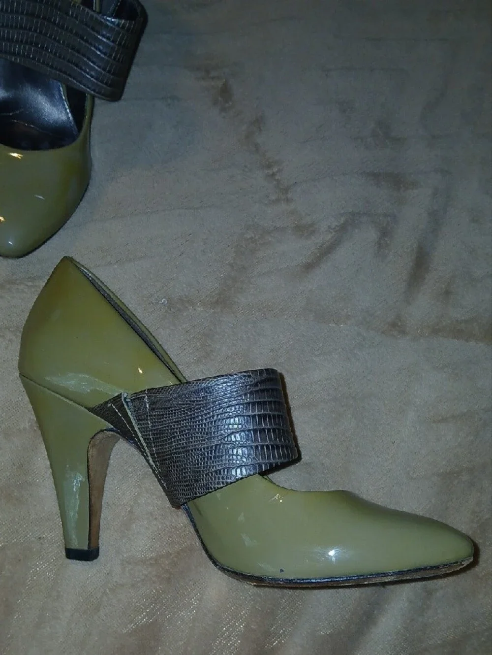 Womens Isola Olive Green Leather Pointed-Toe Heels with Croc Strap  Sz: 7